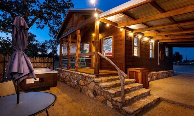 Fredericksburg Cabina | Rockin' R - Morning Star Cabin