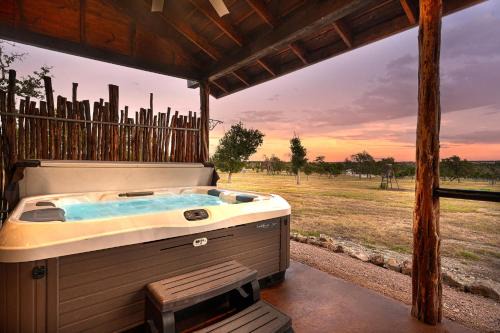 Fredericksburg Casa | Rockin' R - Shooting Star Cabin