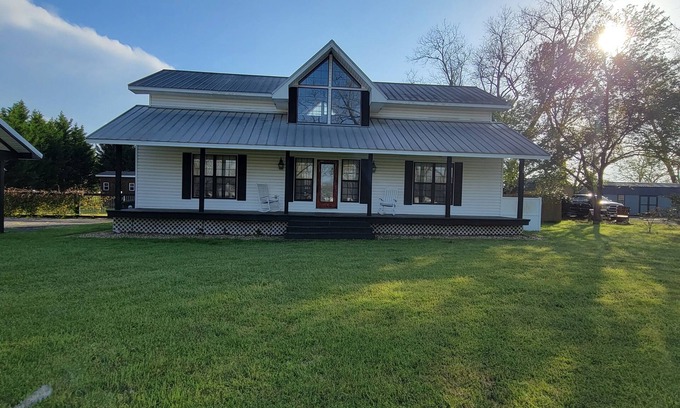 Peach County Casa | Rocking Chair front porch looking out on sprawling pecan trees filled w/ nature.