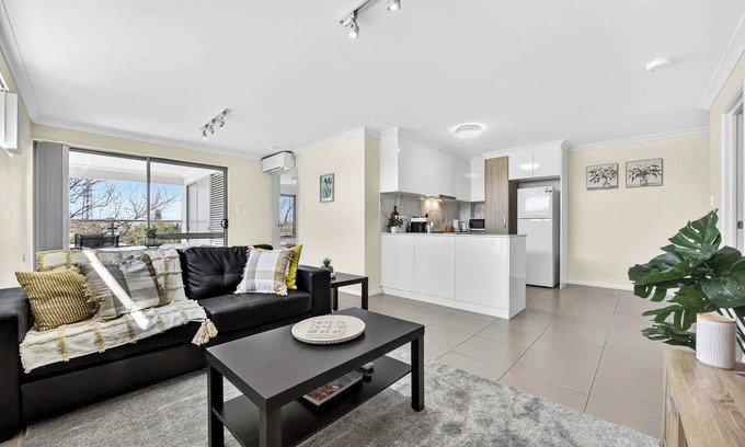Rockingham Apartamento | Rockingham 2BR Escape with Private Balcony