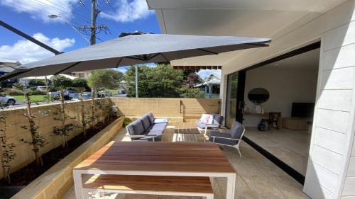 Terrigal Casa | Rockpool #2 Short Walk To Beach, Shops, Cafes Accom Holidays