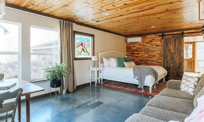Afton Apartamento | Rockwell: Dogwood Suite-Apartamento-Baño Privado