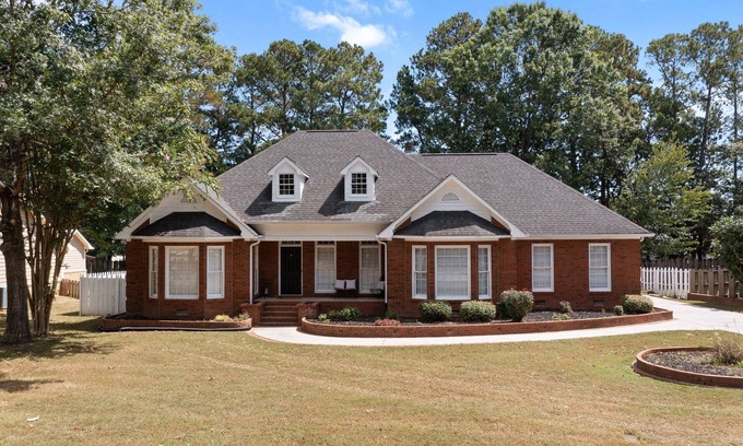 Mount Berry Casa | Rocky 1 Executive Home, Pool, Hot tub, Fence