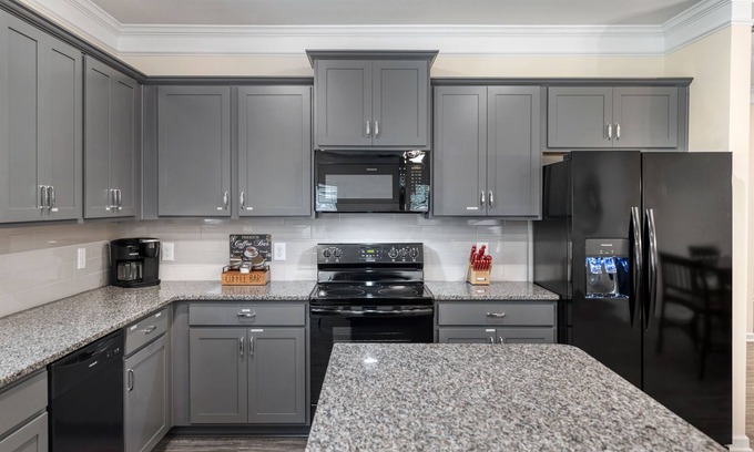 Rome Casa | Rocky 5,New 3 Br 2 bath, Hot tub, Arcade, Game room