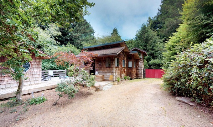 Jacoby Creek Cabina | Cabaña Rocky Creek ~ ¡Un tranquilo retiro arbolado con sauna personalizada!