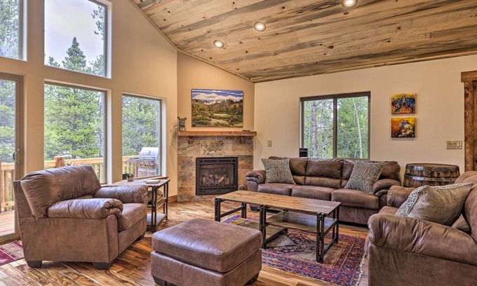 Alma Cabina | Rocky Mountain Alma Cabin with Deck & Hot Tub!