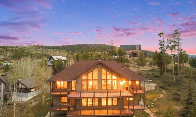 Innsbruck Val Moritz Cabina | Rocky Mtn Natl Park views, close skiing & Hot Tub!