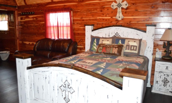 Hughes County Cabina | Rocky Top Winery Cabin # 2
