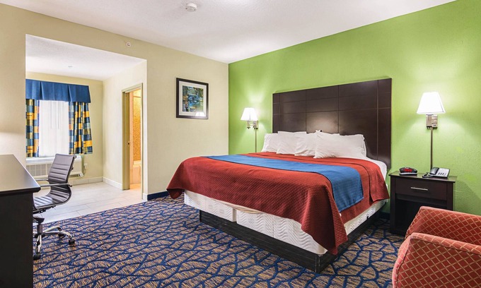 Ithaca Hotel | Rodeway Inn And Suites