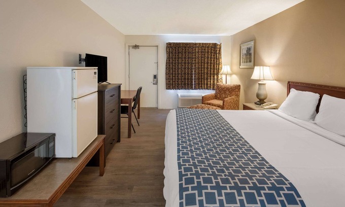 Brazil Hotel | Rodeway Inn Brazil
