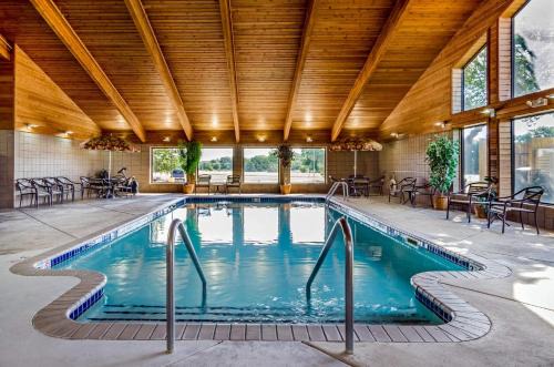 Hesston Hotel | Rodeway Inn Hesston