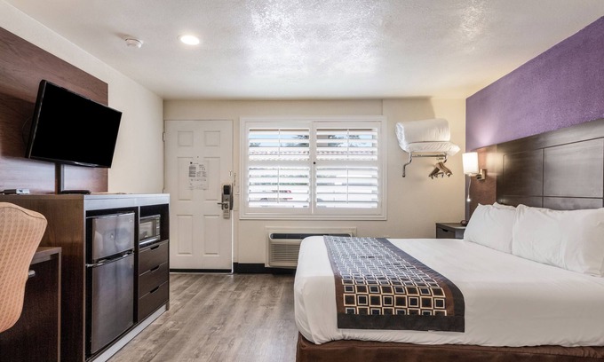 Munras Avenue Hotel | Rodeway Inn near Downtown Monterey