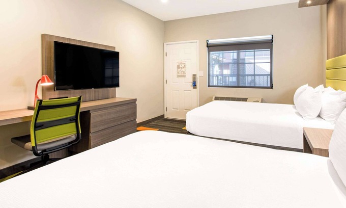 Hollywood Hotel | Rodeway Inn near Melrose Ave