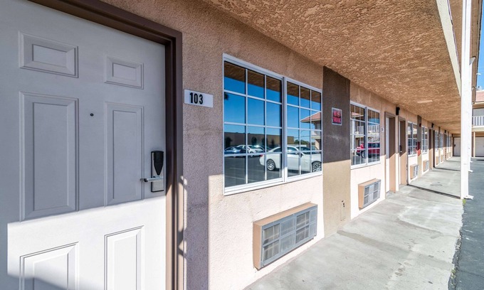 Barstow Hotel | Rodeway Inn On Historic Route 66