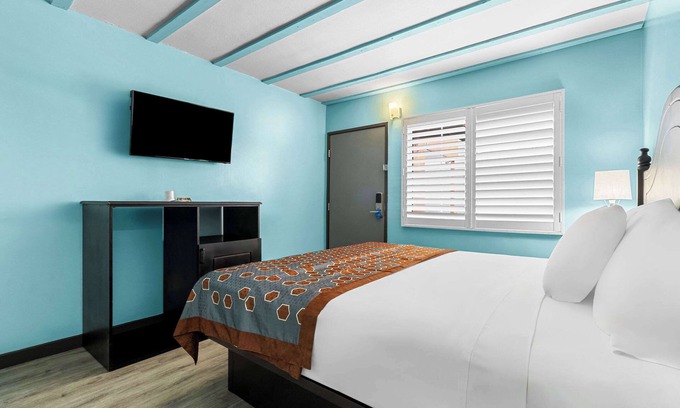 North Hollywood Hotel | Rodeway Inn & Suites North Hollywood Burbank Airport - Universal Area