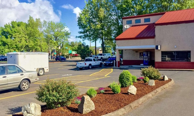 Corvallis Hotel | Rodeway Inn Willamette River