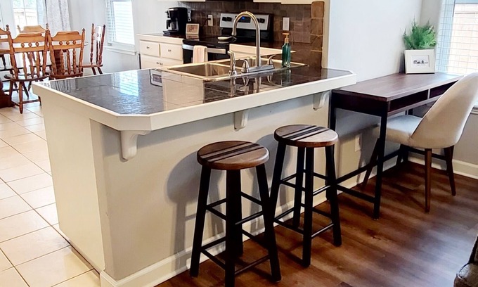 Rogers Casa | Rogers Retreat, Dog Friendly, Cozy Home. Close to Walmart Amp, Downtown Rogers
