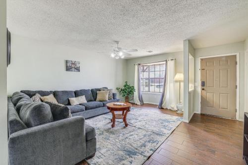 Rogers Casa | Rogers Vacation Home with Yard 5 Mi to Bentonville