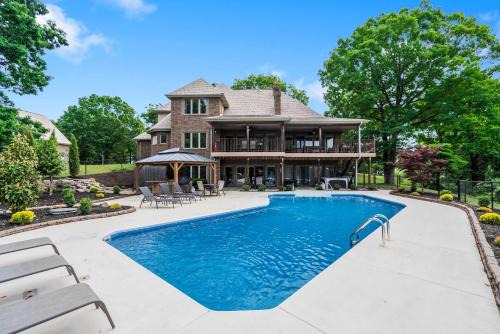 Branson West Casa | Rolling Hills Family Home