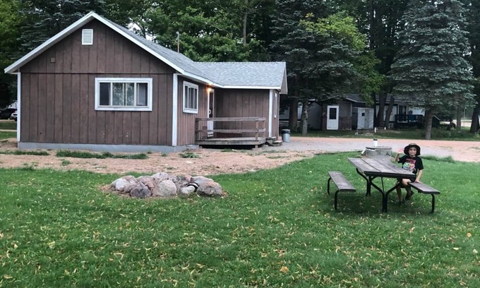 Ainsworth Casa | Rolling Stone Lakeside Cabin 3 East Shore Resort 3 Bedroom