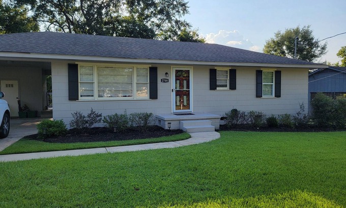 Northport Casa | Rolling with the Tide? Stay in newly renovated 3/2 home, just 3mi from Stadium!