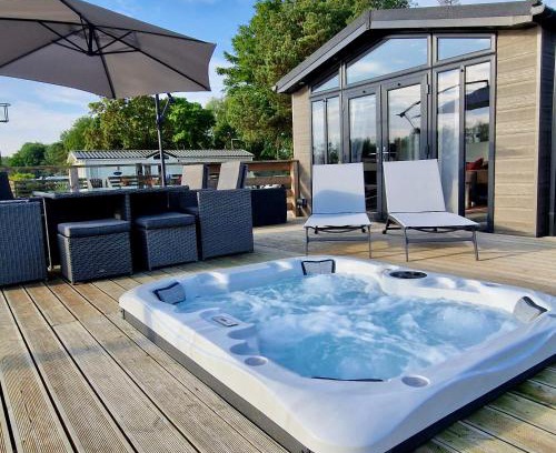 Frognall Apartamento | Rolo's Lakeside Lodge With Hot Tub & Hi-Speed Wifi