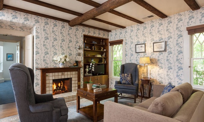 Oak Park Apartamento | Romance in Santa Barbara in the Tweedledum Suite