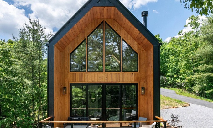 Young Harris Cabina | This cabin is a 1 bedroom(s), 1 bathrooms, located in Young Harris, GA.