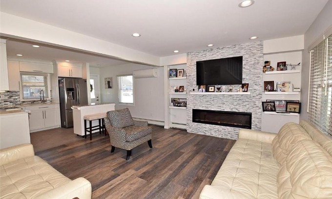 Levittown Casa | Romance Vacation Sweet Home