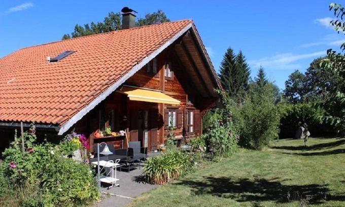Hierholz Casa | Romantic artist's house by the pond Pet-friendly