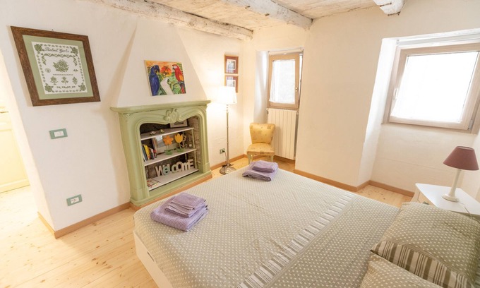 Trarego Viggiona Casa | Romantic and cuddly double room with fireplace-library and giant shower.