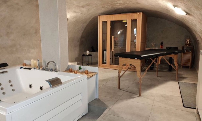 Dallet Apartamento | Romantic apartment with spa area