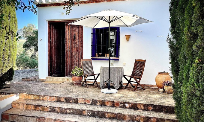 Riogordo Apartamento | Romantic apartment, finca near Malaga