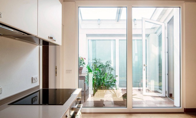 Novazzano Apartamento | Romantic apartment with swimming pool and garden (CASTELLO DI BRUSATA Apt)