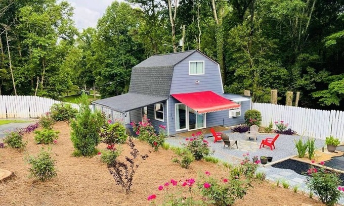 Woodstock Casa | ROMANTIC BARN IN WOODSTOCK, GA Privileged location near DT Woodstock & Kennesaw