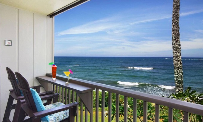 Wailua House Lots Condominio | Romantic & Breathtaking Oceanfront Kauai Condo