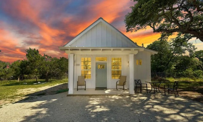 Dripping Springs Casa | Romantic Bungalow "Carmen" on 30 Acres