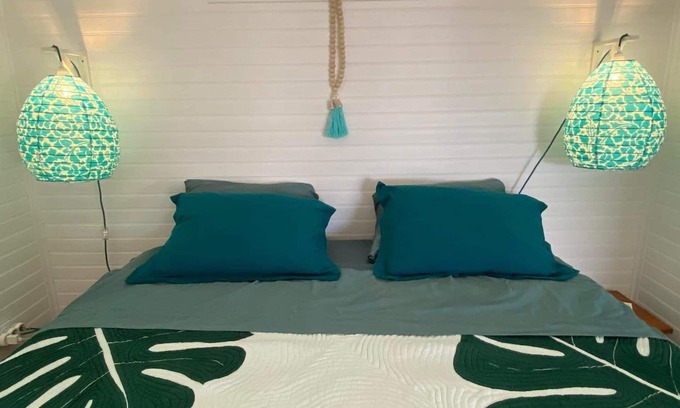 Teahupoo Casa | Romantic bungalow with stunning views and swimming pool