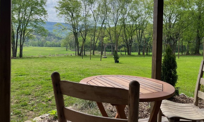 Lupton City Cabina | Romantic Cabin -Also available RV pad w/hookups -Heated Outside Shower & Soaker Tub - Mountain Views