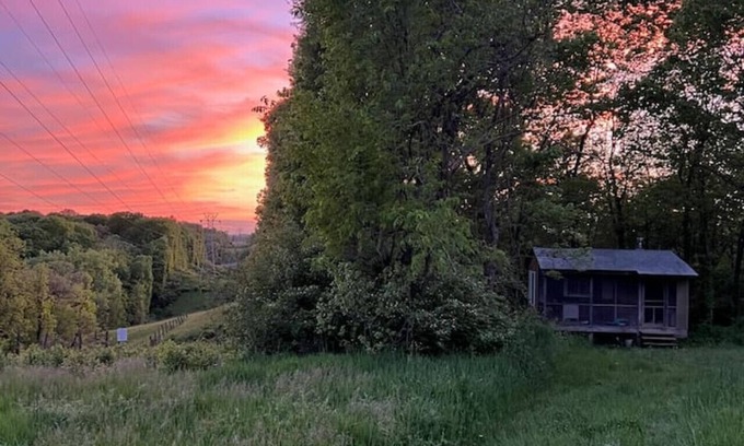 Kasbeer Cabina | Romantic - Cabin & Camping - on 175 Acre Farm