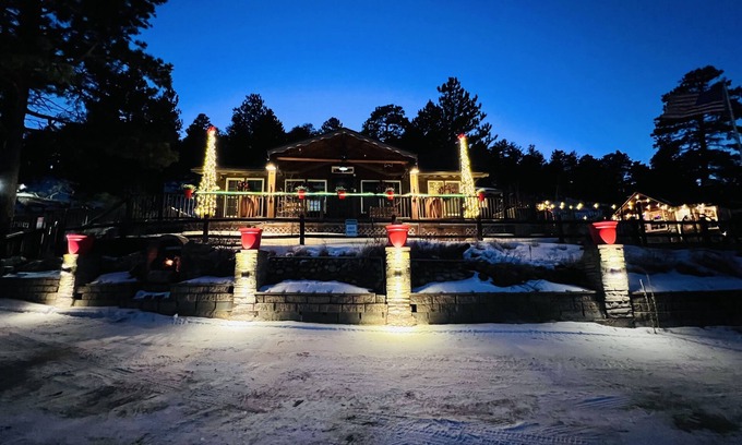 Estes Park Casa | Cabaña romántica con bañera de hidromasaje, bar al aire libre, hoguera, bañera profunda, junto a RMNP