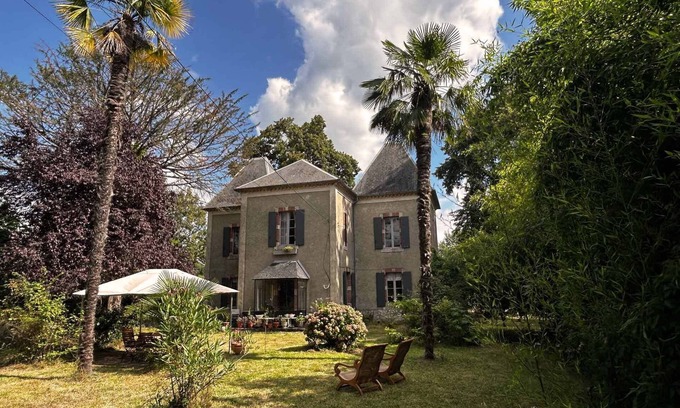 Barbachen Casa | Romantic Château Lestéous with a large park and views of the Pyrenees
