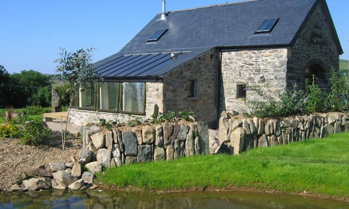 Fishguard Cabaña | Romantic cosy cottage - a quiet retreat for nature lovers