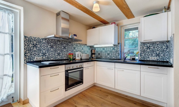 Lassan Casa | Romantic cottage for 6 people in a beautiful garden with pond