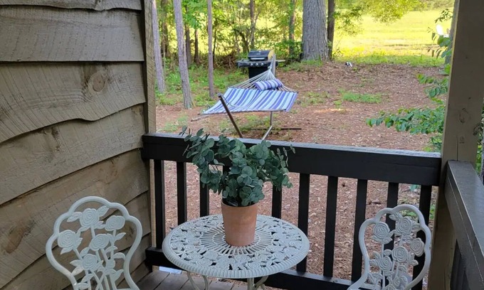 Pickens Cabaña | Romantic Cottage Getaway, tucked peacefully in the woods