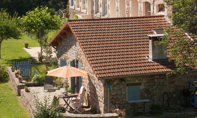 Desaignes Cabaña | romántica cabaña en las colinas de las Désaignes la villa medieval.