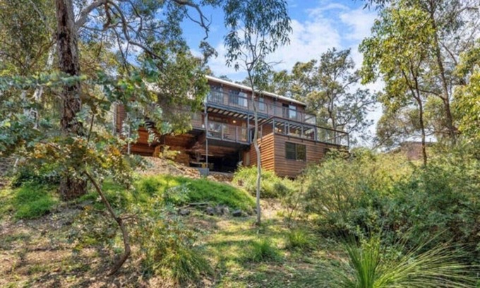 Darlington Casa | Romantic couples retreat with seasonal creek - Perth hills
