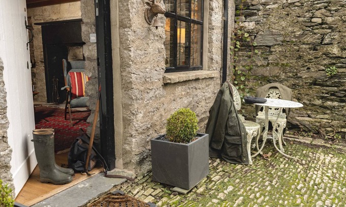 Crosthwaite Cabina | Romantic - Couples - rural - retreat - Lyth Valley