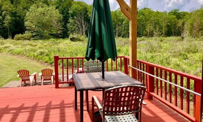 Colliersville Cabina | Romantic Cozy Cabin with a View of the Wetlands