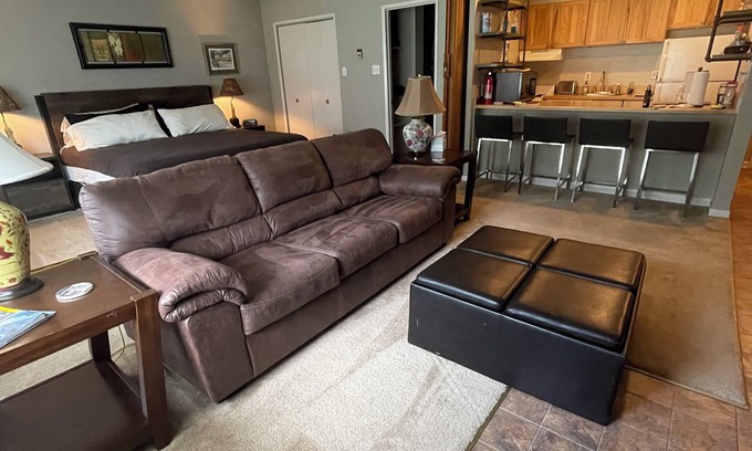 Basye Condominio | Romantic, cozy place! 9:00 am check-in, 6:00 pm check-out POSSIBLE.